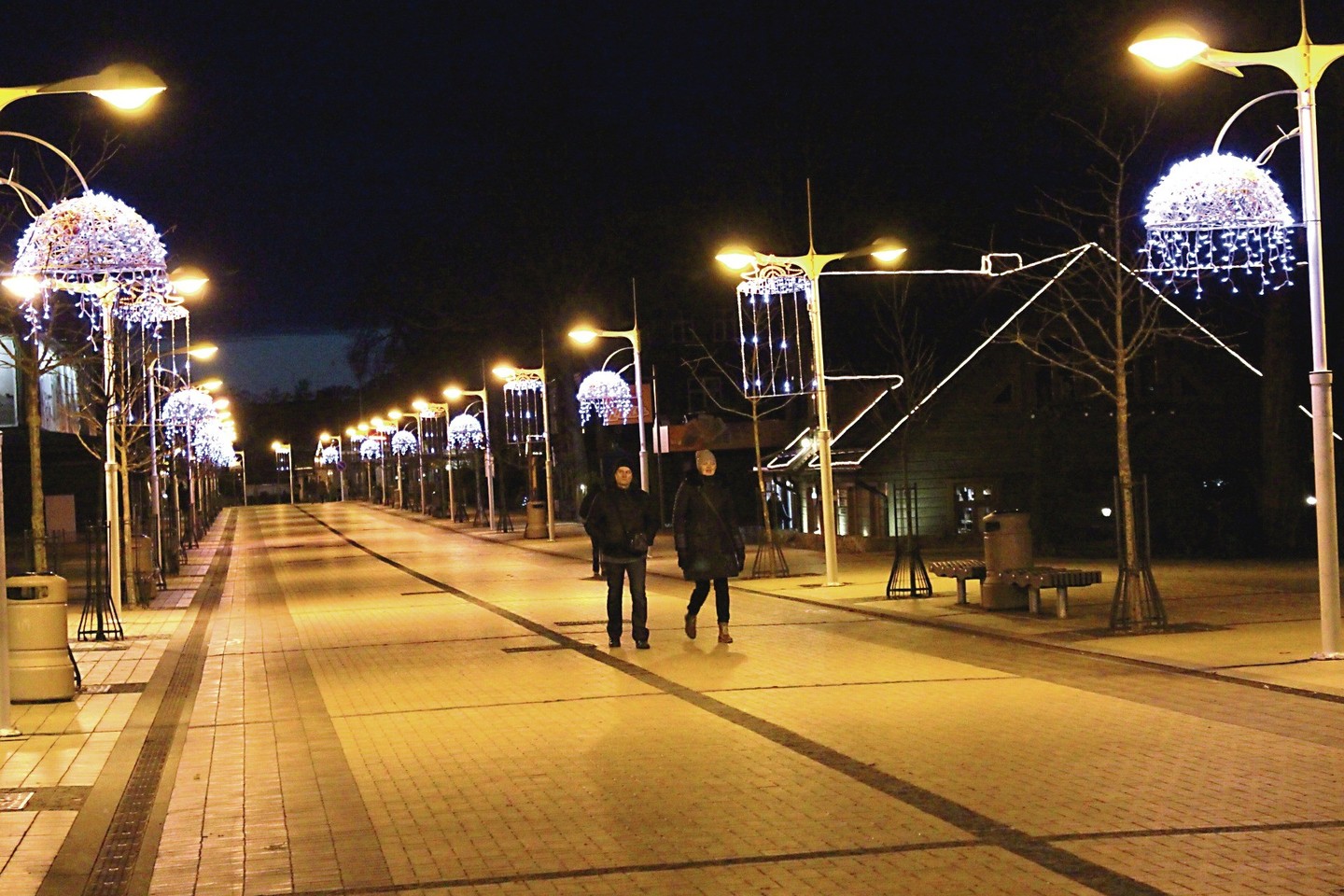Šventiškai pasipuošusi Palanga per Naujuosius tikisi svečių antplūdžio.