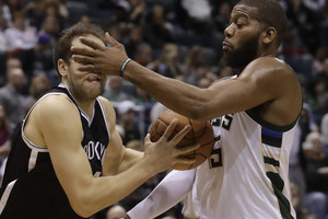 NBA: Donatą Motiejūną suviliojęs „Nets“ klubas ir vėl krito