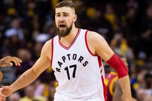Jonas Valančiūnas tiesiog pranyko, bet „Raptors“ sužaidė kosminį kėlinį