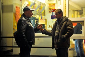 Girtuoklių pokštas prie parduotuvės daug pasakė