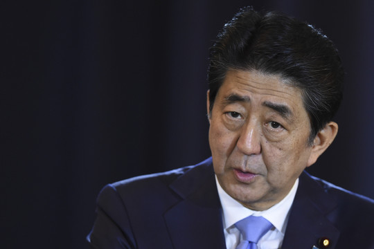 Shinzo Abe taps pirmuoju Perl Harbore apsilankiusiu Japonijos premjeru