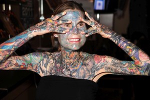 Pasaulio rekordininkė po 400 tatuiruočių slėpė žiaurią tiesą