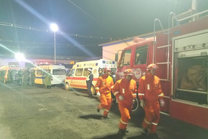 Kinijoje anglių kasykloje po sprogimo įstrigo 11 žmonių