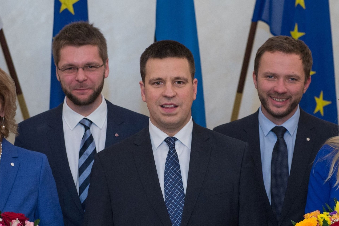 Martinas Repinskis antradienį premjerui Juri Ratasui (nuotraukoje centre) įteikė atsistatydinimo pareiškimą, praėjus mažiau nei dviem savaitėms nuo naujos vyriausybės darbo pradžios.