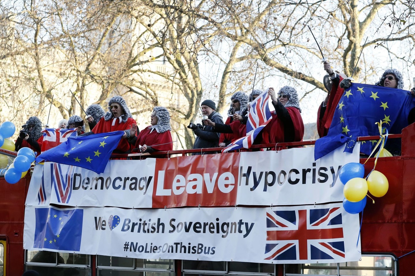 Birželio mėnesį Didžioji Britanija per referendumą netikėtai balsavo už išstojimą iš ES, bet Th.May dar nėra detaliai išdėsčiusi Londono reikalavimų.