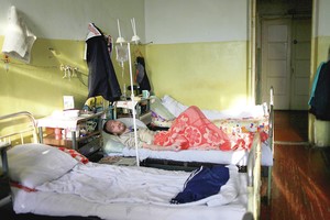 Stiprindama karinius raumenis Rusija sergančius palieka likimo valiai