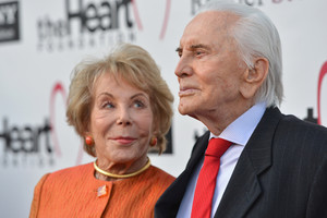 Net šimto metų sulaukęs Kirkas Douglasas išsaugojo meilę savo sielos draugei Anne