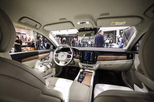 Vilniuje atidaryti skandinaviška prabanga spindintys „Volvo“ namai