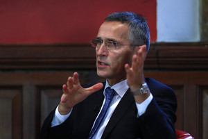 NATO vadovas ragina ir toliau spausti Rusiją dėl Ukrainos