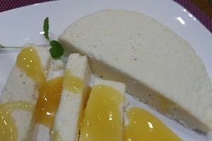 Naminis varškės sūris vos iš 2 ingredientų. Pagaminti jį labai paprasta