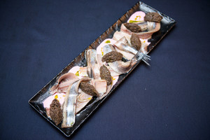 Privalomas patiekalas ant žydų švenčių stalo – silkė su grybais