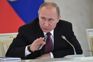 V. Putinas pažadėjo pagalvoti apie institucijos, kurios jis nesupranta, įkūrimą