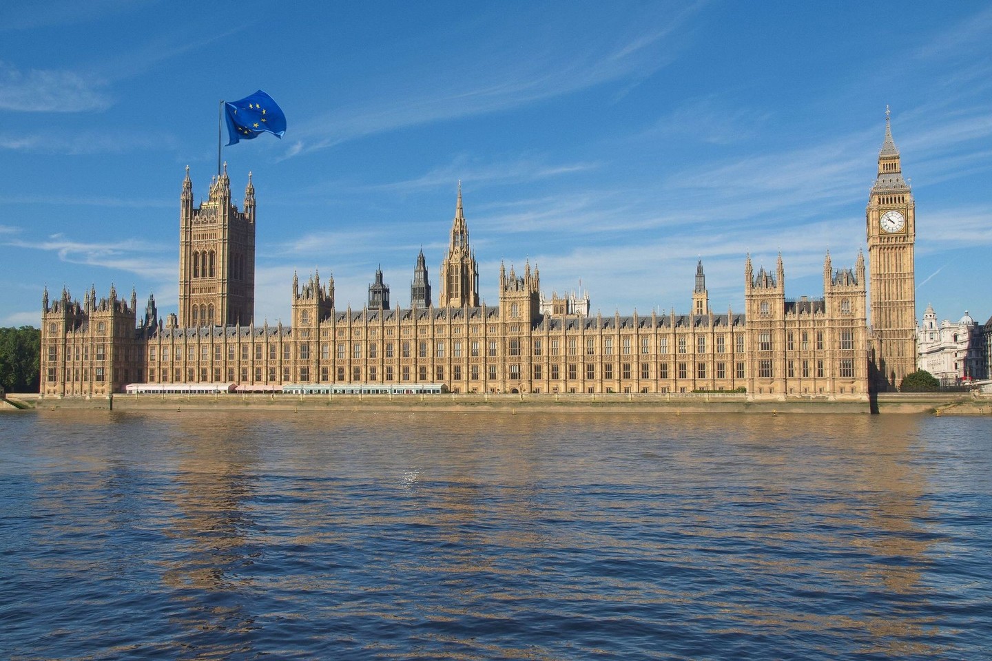Nors Didžiosios Britanijos pasitraukimo iš Europos Sąjungos procesas kol kas dar nevyksta ypač aktyviai, tačiau naujausia Lietuvos pramonininkų konfederacijos (LPK) atlikta 150 didžiausių Lietuvos įmonių vadovų apklausa rodo, kad dalis Lietuvos verslo jau pajuto netiesioginį „Brexit“ poveikį įmonės veiklai, o kitąmet su tuo susijusios rizikos tik didės.