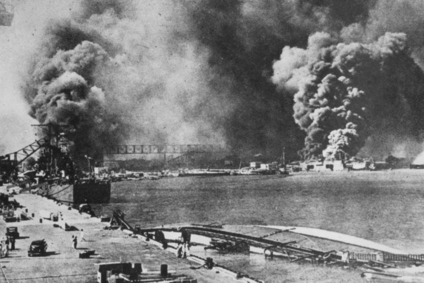 1941 m. gruodžio 2 d. Japonijos jungtinio laivyno vadas admirolas I.Jamomotas perdavė kodinę frazę: „Kopkite į Niitakajamą“. Ji reiškė įsakymą smogiamajam junginiui pulti Perl Harborą.