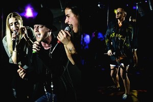 Sasha Song, R. Kirilkinas ir A. Janonis šėlo gėjų klube