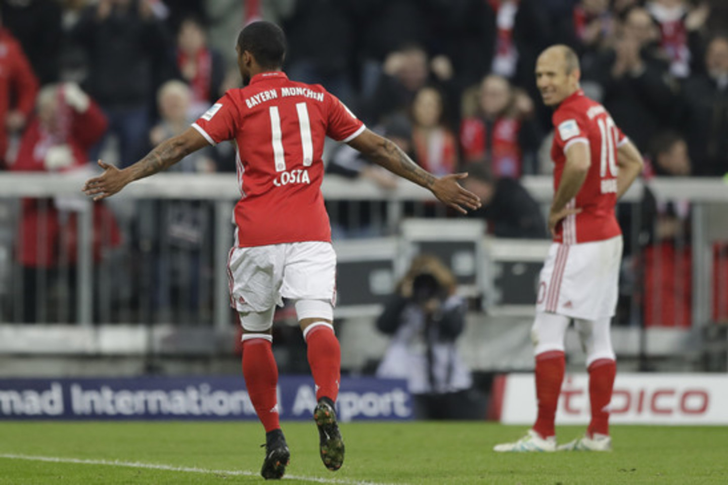 „Bayern“ – „Wolfsburg“.