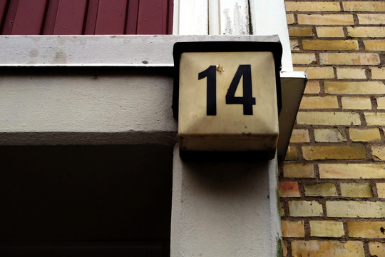 Numerologė atskleidė, ką slepia namus žymintys skaičiai