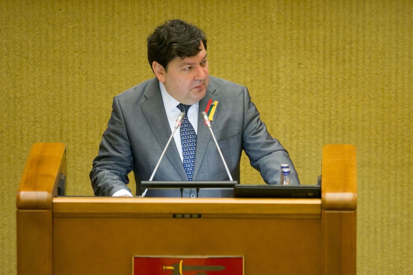 Tarpparlamentinių ryšių su Jungtinėmis Amerikos Valstijomis pirmininkas konservatorius E.Zingeris pabrėžė, kad Lietuvai reikia skubėti įvykdyti įsipareigojimą šalies gynybai skirti ne mažiau 2 proc. bendrojo vidaus produkto.