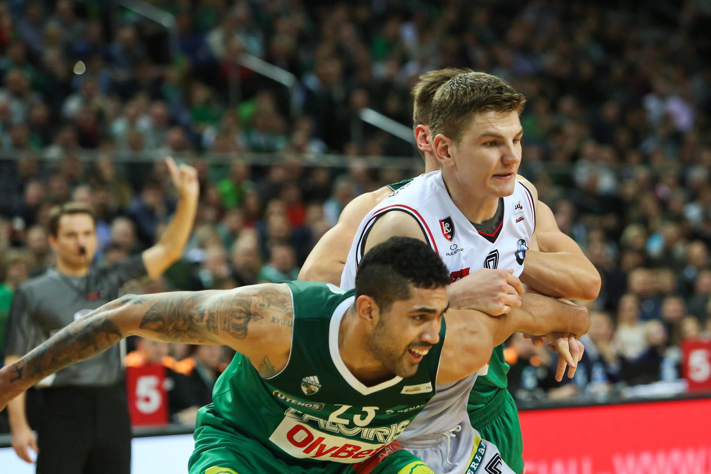 A.Gudaitis (balti marškinėliai) įvertintas už puikų žaidimą.