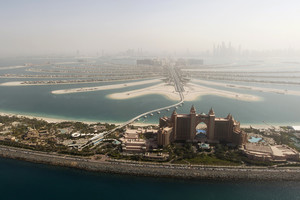 Dubajaus Džumeiros Palmės saloje esančiame dangoraižyje buvo kilęs gaisras