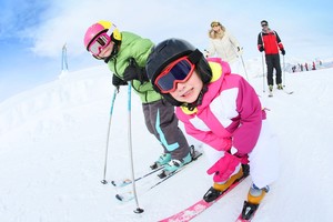 Slidinėjimas su vaikais: kaip išmokyti ir ką būtina žinoti