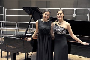 Seseris išskyrė studijos, bet suveda tėvų namai