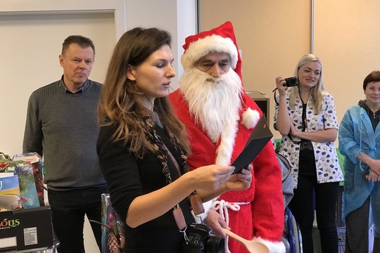 Vėžiu sergančius vaikus aplankė ypatingas svečias iš Danijos