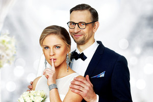 Prie altoriaus žengė aktoriai Edita Užaitė ir Nerijus Gadliauskas