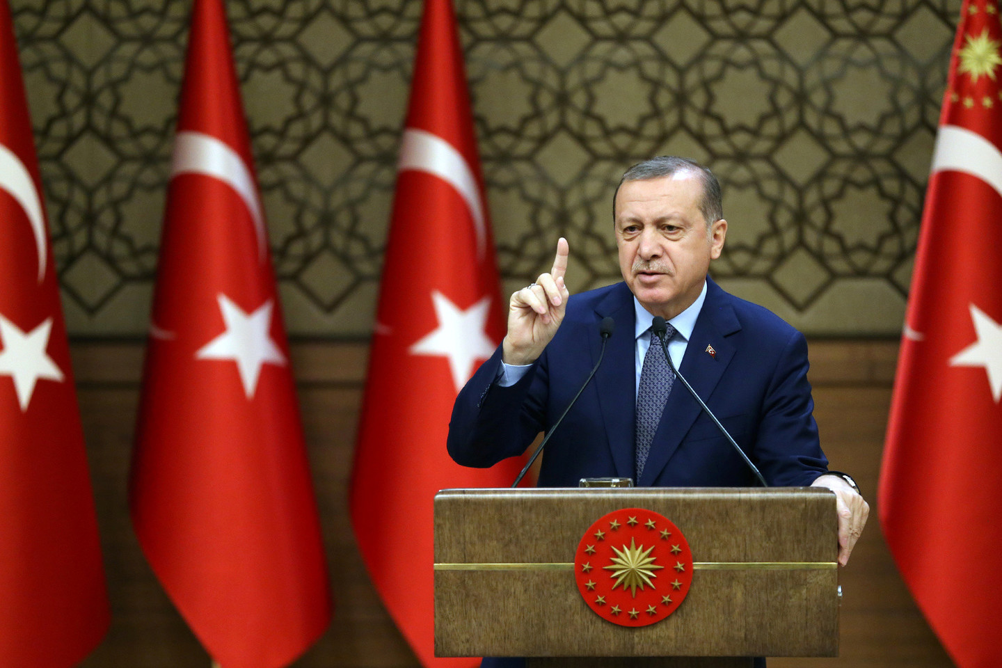 R.T.Erdoganas žadėjo pakalbėtu su V.Putinu dėl paliaubų Alepe.