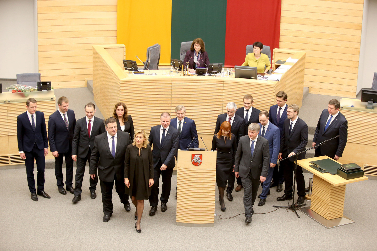 Sauliaus Skvernelio vadovaujamas septynioliktasis Ministrų kabinetas trečiadienį renkasi į pirmąjį posėdį, kuriame svarstys 2017 metų valstybės ir savivaldybės biudžetų projektą.