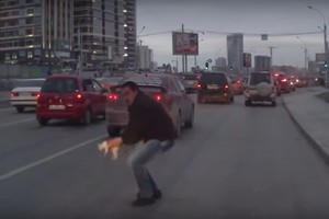 Rusas išgelbėjo kačiuko gyvybę. Bet tai dar ne viskas