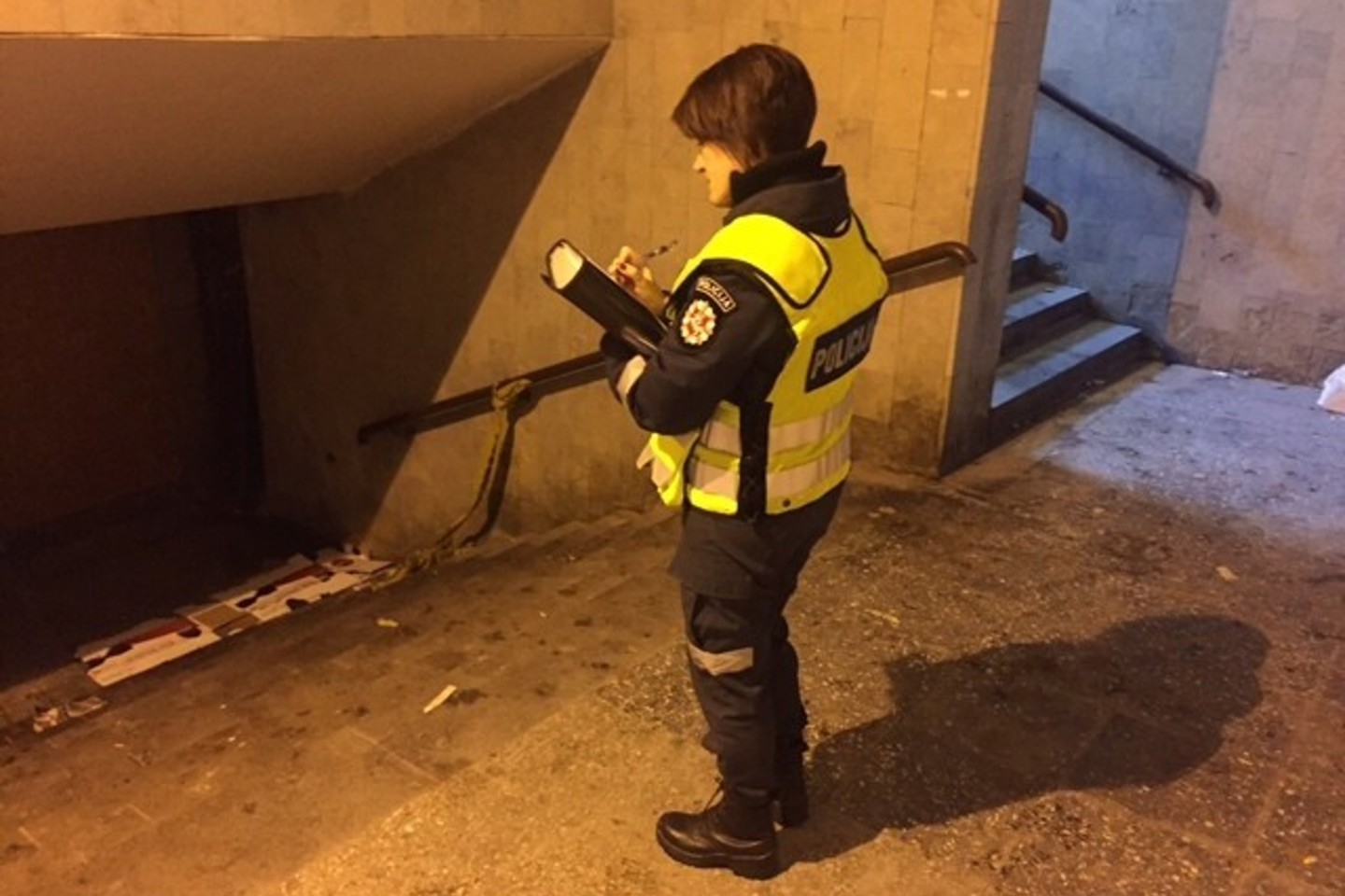 Nusikaltimo vietoje dirba policija.
