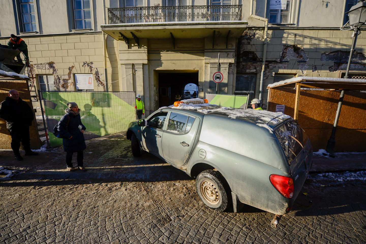 Pacų rūmuose Vilniaus senamiestyje rastas į sprogmenį panašus daiktas.