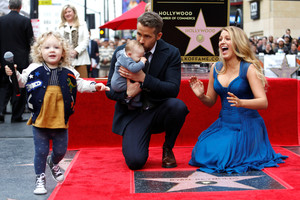 Žavingoji aktorių pora pirmą kartą visuomenei parodė savo dukras