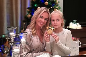 Ingrida Martinkėnaitė eglutę puošia ir gintarinėmis puošmenomis