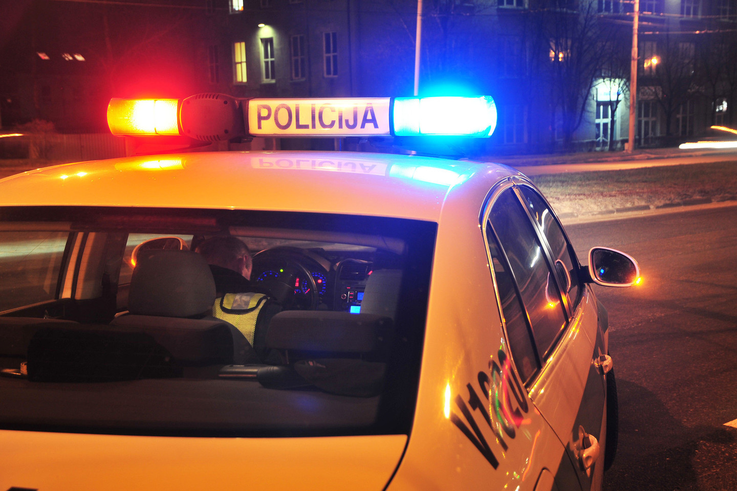 Naktį susidūrus automobiliams Vilniuje nukentėjo vyras.