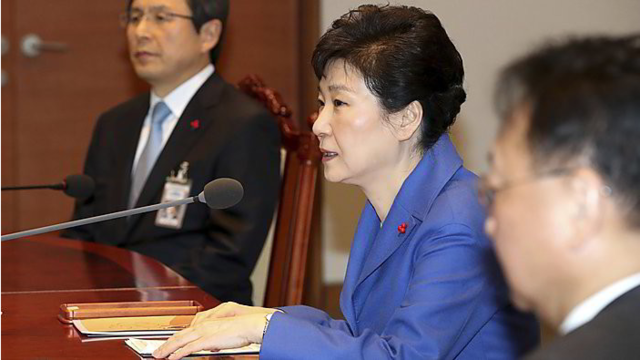 Pietų Korėjos parlamentas pritarė prezidentės apkaltai