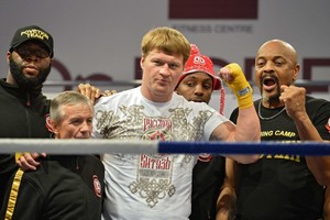 Bokso farsas: dopingą rijęs Aleksandras Povetkinas nokautavo prancūzą