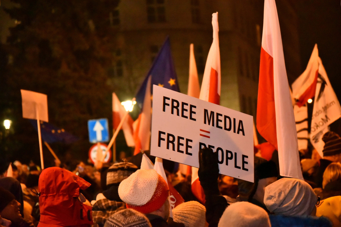 Lenkijoje protestuoja tūkstančiai žmonių.