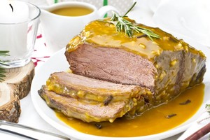 Po traškia medaus glazūra – minkštas ir sultingas kepsnys