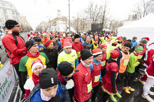 Kalėdiniame bėgime – tūkstančiai bėgančių Kalėdų senelių