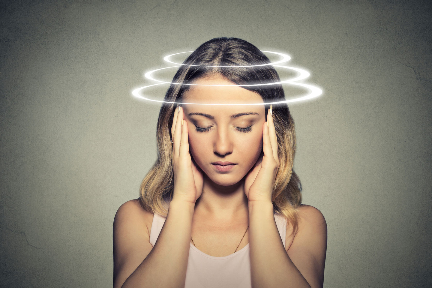 Neretai galvos svaigimas gali signalizuoti ir apie rimtesnes ligas<br>123rf nuotr.