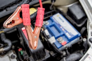 Kodėl žiemą nusilpsta akumuliatorius? Paaiškino, ką daryti