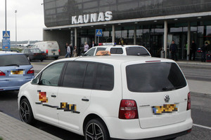 Kauno taksistai įsisiautėjo: aistrų raminti prašė pareigūnų