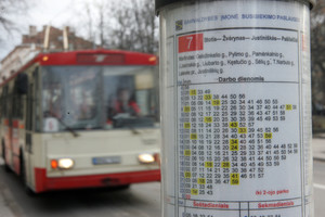 Vilnietė įlipo į troleibusą ir nebeištvėrė: „Ar už tai moku 30 eurų?“