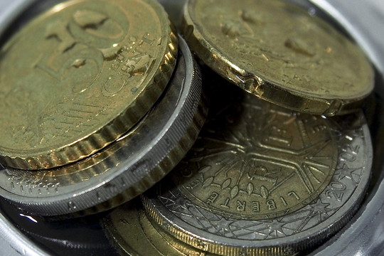 Dirbančių nepilnamečių uždarbis nebus įskaitomas į šeimos pajamas