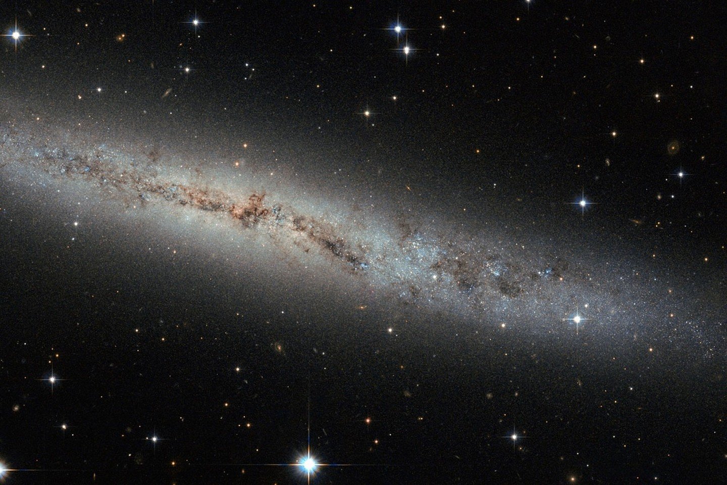 Specialistus nustebino, kad tamsiosios materijos santalkų forma minigalaktikose sutampa su šių galaktikų forma.<br>AFP/Scanpix nuotr.