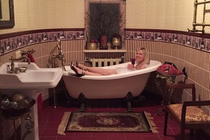 Audronė Bunikienė paviešino intymią nuotrauką: nuoga ir su aukštakulniais