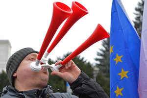 Ant Lenkijos vyriausybės supykę protestuotojai pasiryžo nesitraukti