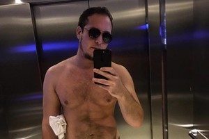 Skubėkite įsiamžinti su milijonieriumi Aaronu Perezu – jis jums padovanos 500 JAV dolerių